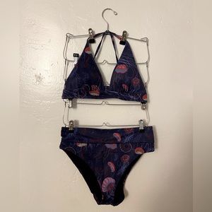 Me Undies Jellyfish Bikini - Plunge Top Size M, High-Waist Cheeky Bottom Size L